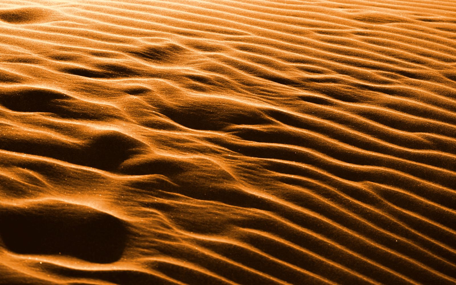 Wellenmuster im Sand einer Düne